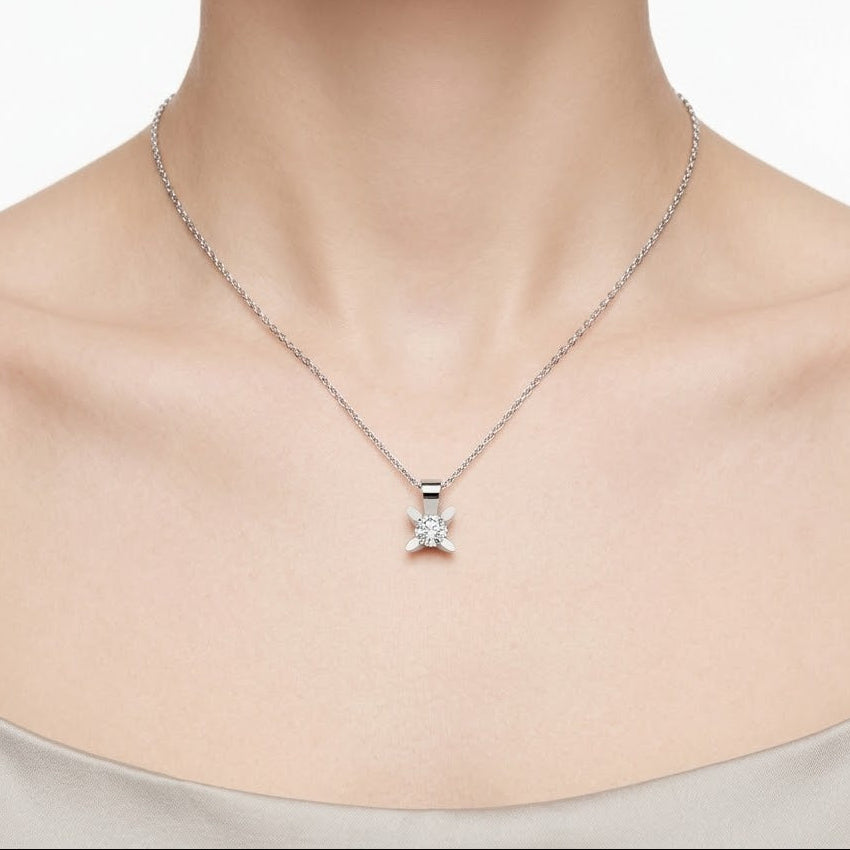 0.15 Karat Londia Pırlantalı Kelebek Tasarım Tektaş Kolye