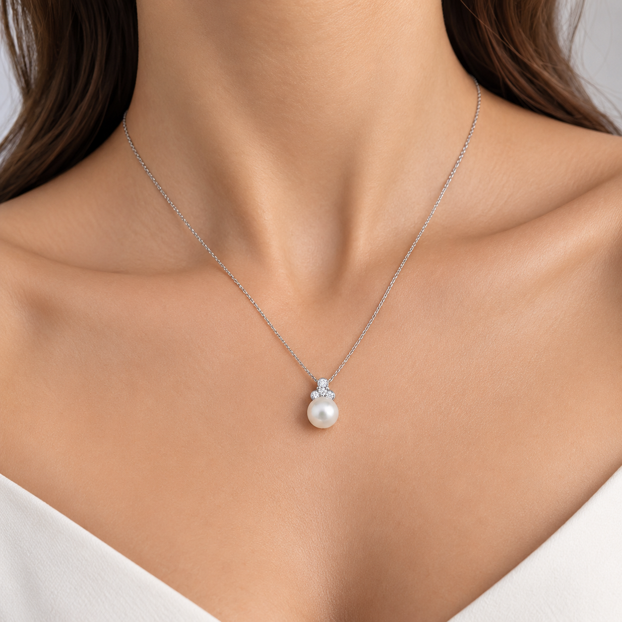 0.15 Karat Doğal Pırlanta Tasarımlı İncili Kolye