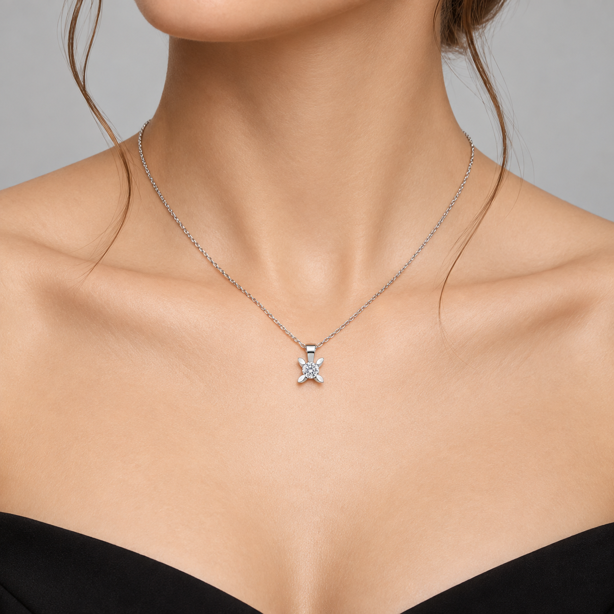 0.25 Karat Doğal Pırlanta Kelebek Model Tektaş Kolye