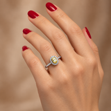 0.40 Karat Doğal Fancy Yellow Pırlanta Oval Tasarımlı Yüzük