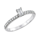 0.45 Karat Doğal Pırlanta Emerald Kesim Yan Taşlı Yüzük