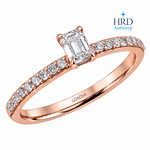 0.50 Karat F Rengi HRD Sertifikalı Emerald Kesim Yan Taşlı Yüzük