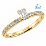 0.50 Karat F Rengi HRD Sertifikalı Emerald Kesim Yan Taşlı Yüzük