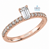 0.65 Karat F Rengi HRD Sertifikalı Emerald Kesim Yan Taşlı Yüzük