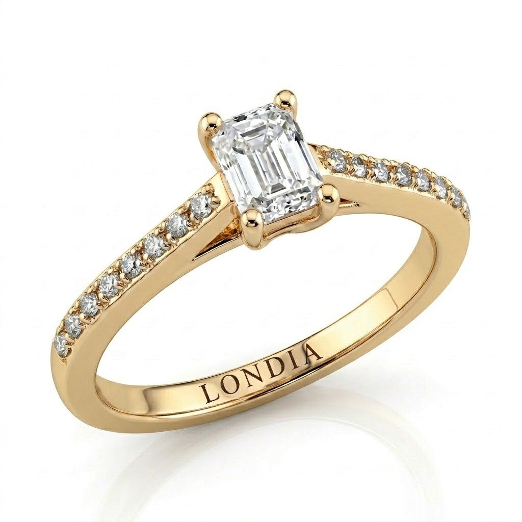 0,60 Ct. Doğal Pırlanta Emerald Kesim Yan Taşlı Tasarım Yüzük, 18 Ayar Altın