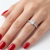 0,85 Ct. Doğal Pırlanta Emerald Kesim Yan Taşlı Tasarım Yüzük, 18 Ayar Altın