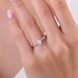 14 Ayar Altın 0,55 Karat Doğal Pırlanta Oval Tektaş “Yan Taşlı” Yüzük