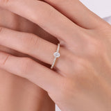 0.45 Ct. Doğal Oval Pırlanta Solitaire “Yan Taşlı” Yüzük – 14 Ayar Altın