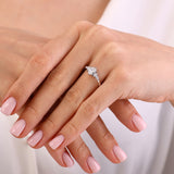 0.80 Ct. Doğal Oval Pırlanta Yan Taşlı Yüzük, 14 Ayar Altın
