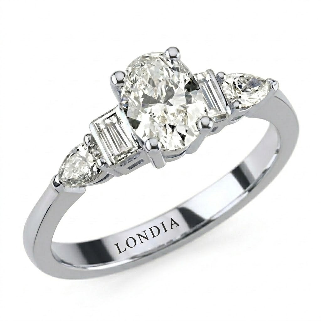 1,05 Ct. Doğal Oval Pırlanta Yan Taşlı Yüzük, 18 Ayar Altın