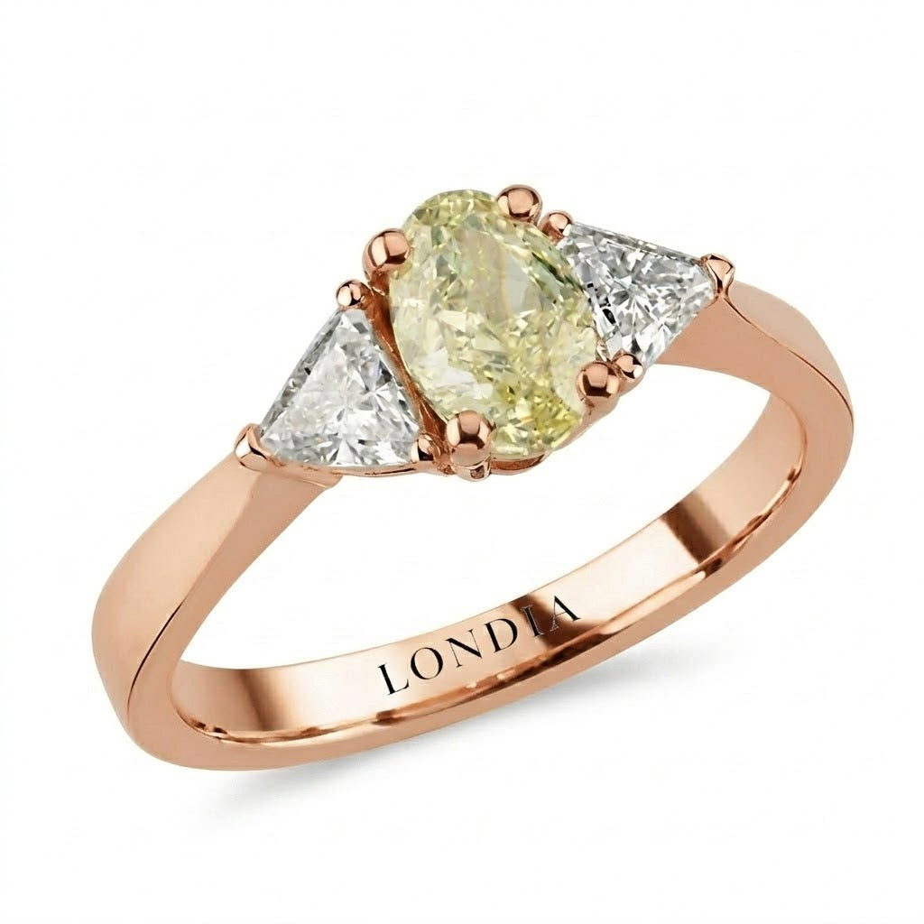 1,35 Ct. Doğal Oval Pırlanta Yan Taşlı Yüzük, 18 Ayar Altın