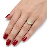1,35 Ct. Doğal Oval Pırlanta Yan Taşlı Yüzük, 18 Ayar Altın