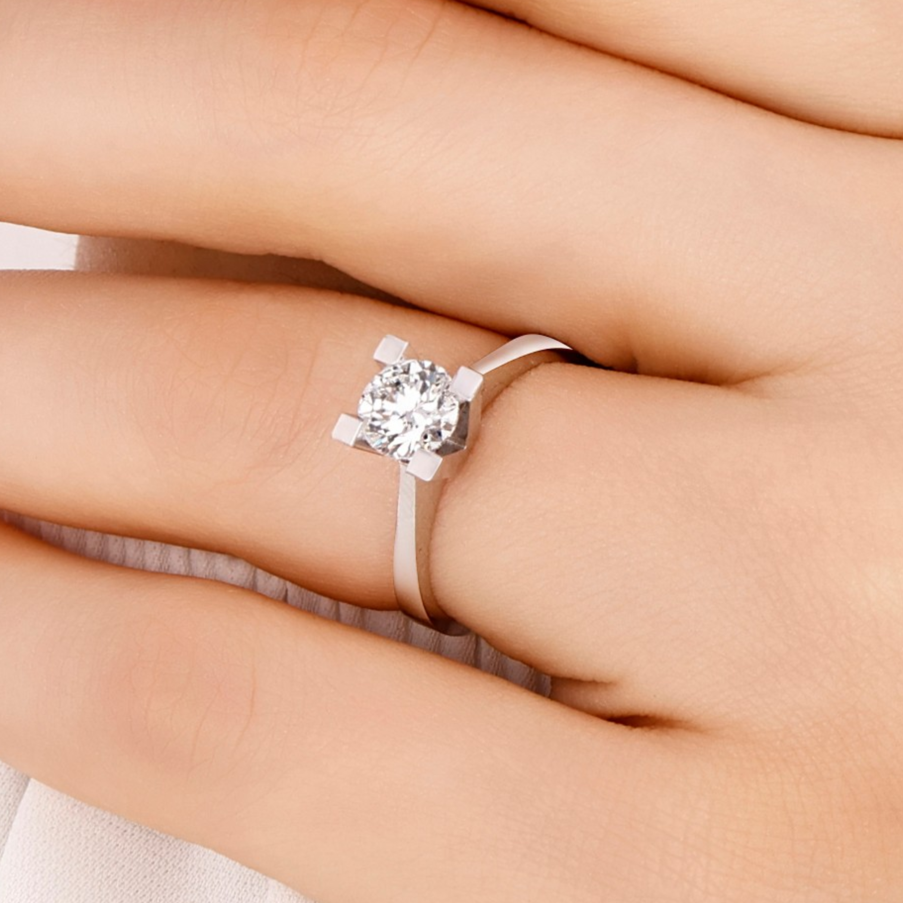 1 Karat F Rengi HRD Uluslararası Sertifikalı Valentine Model Tektaş