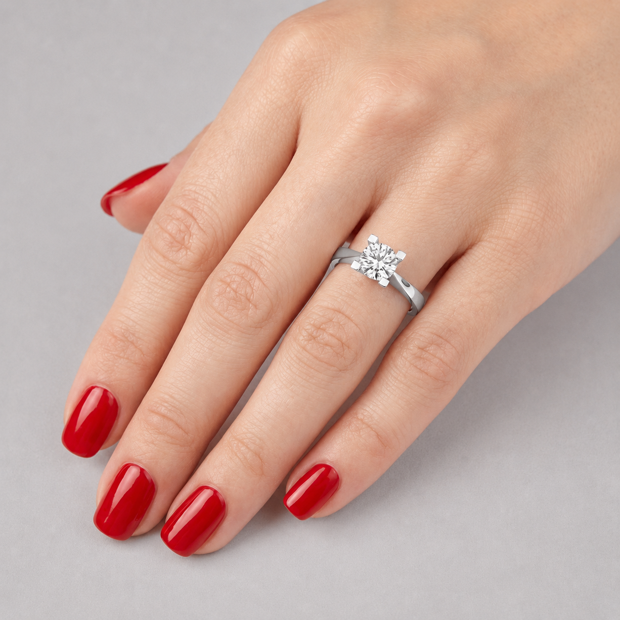 1 Karat F Rengi HRD Uluslararası Sertifikalı Valentine Model Tektaş
