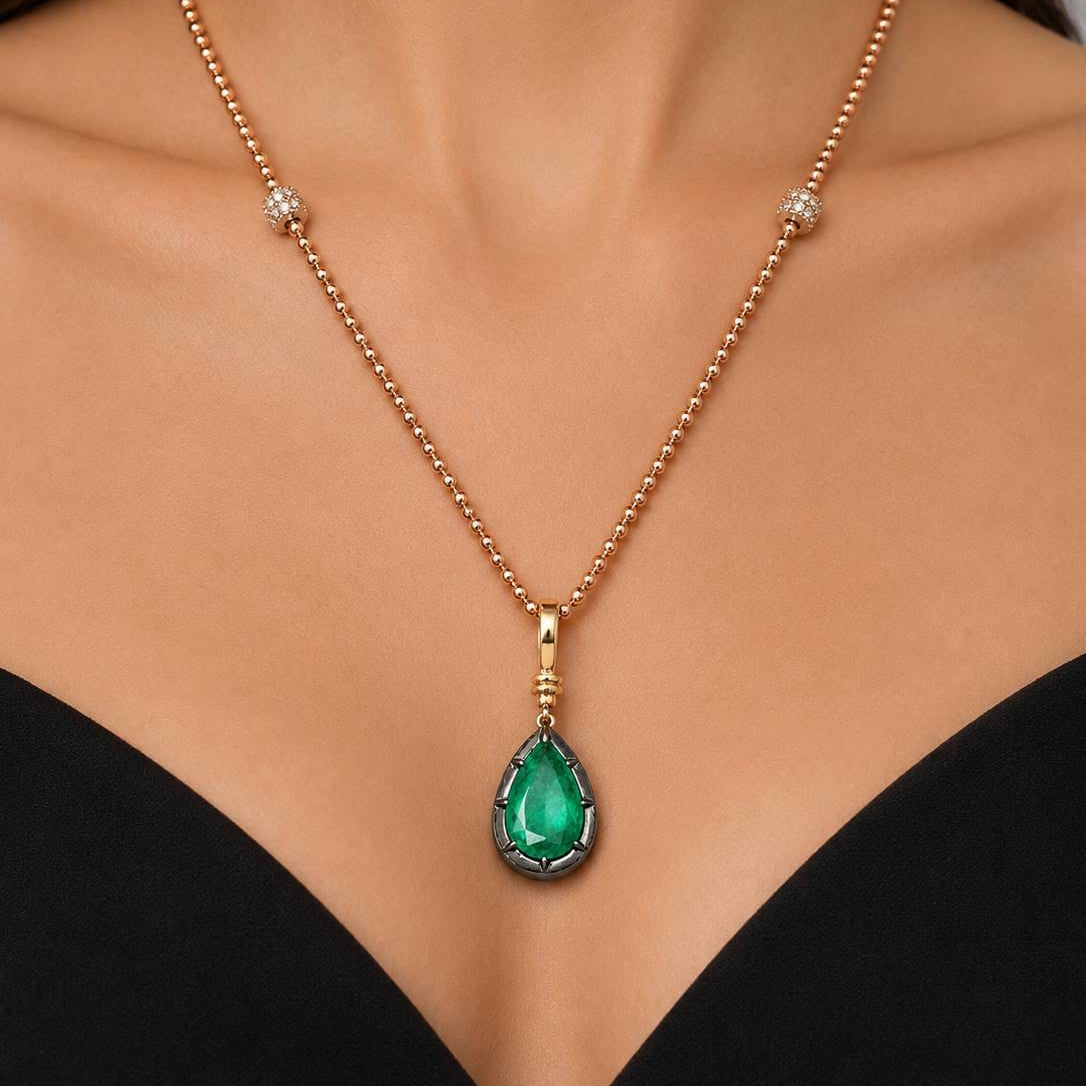 4.65 Karat Damla Kesim Zümrüt Charm Kolye