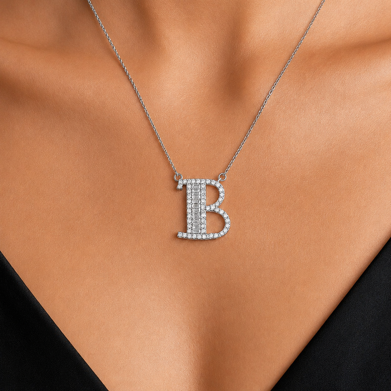 Kişiye Özel B Harfli Baget 0.35 Karat Doğal Pırlanta Kolye