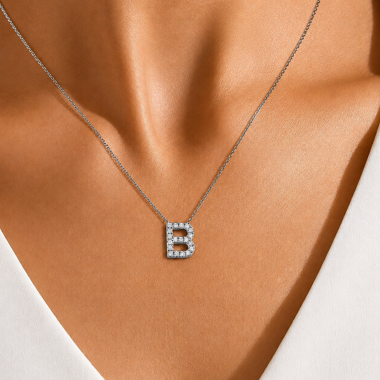 Kişiye Özel B Harfli Mini 0.10 Karat Doğal Pırlanta Kolye