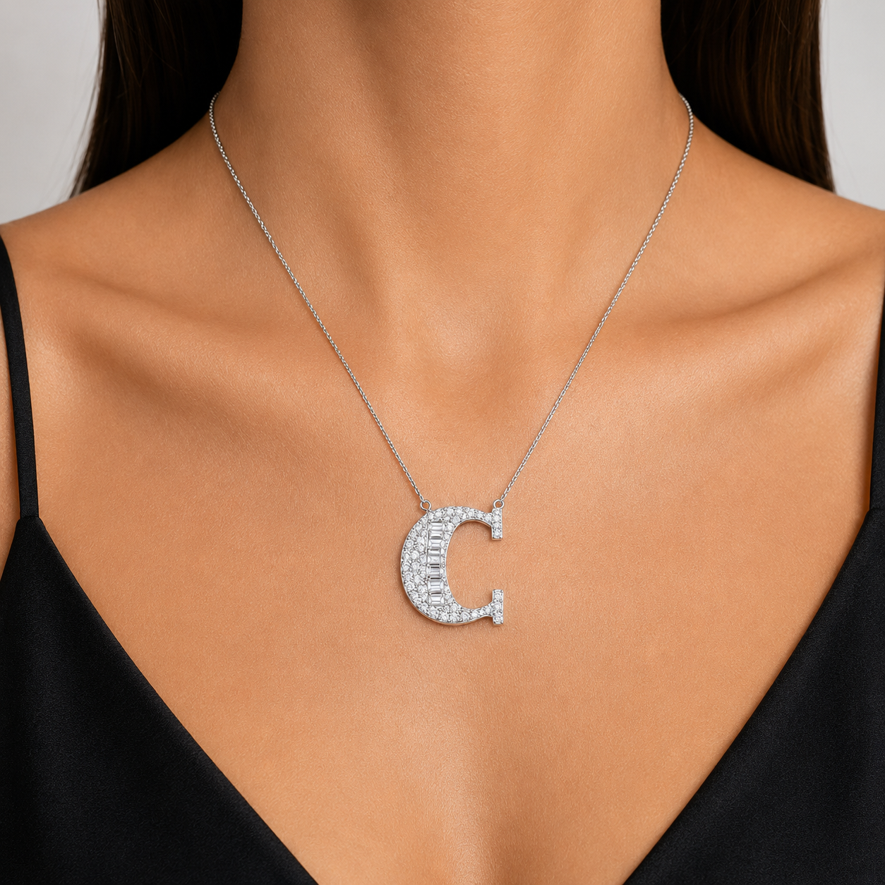Kişiye Özel C Harfli Baget 0.35 Karat Doğal Pırlanta Kolye