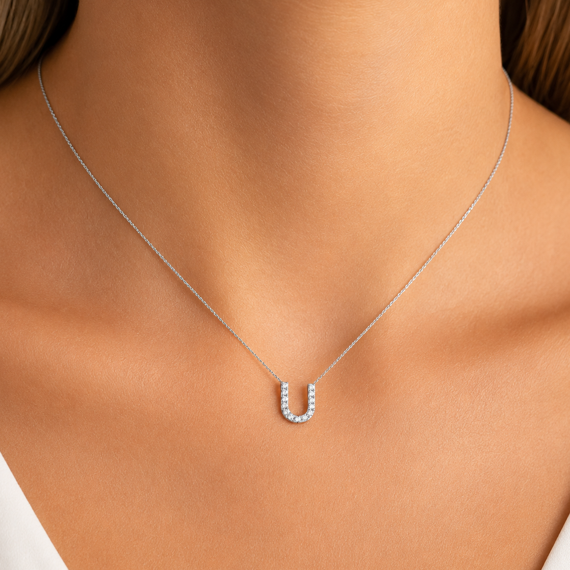 Kişiye Özel U Harfli Mini 0.05 Karat Doğal Pırlanta Kolye