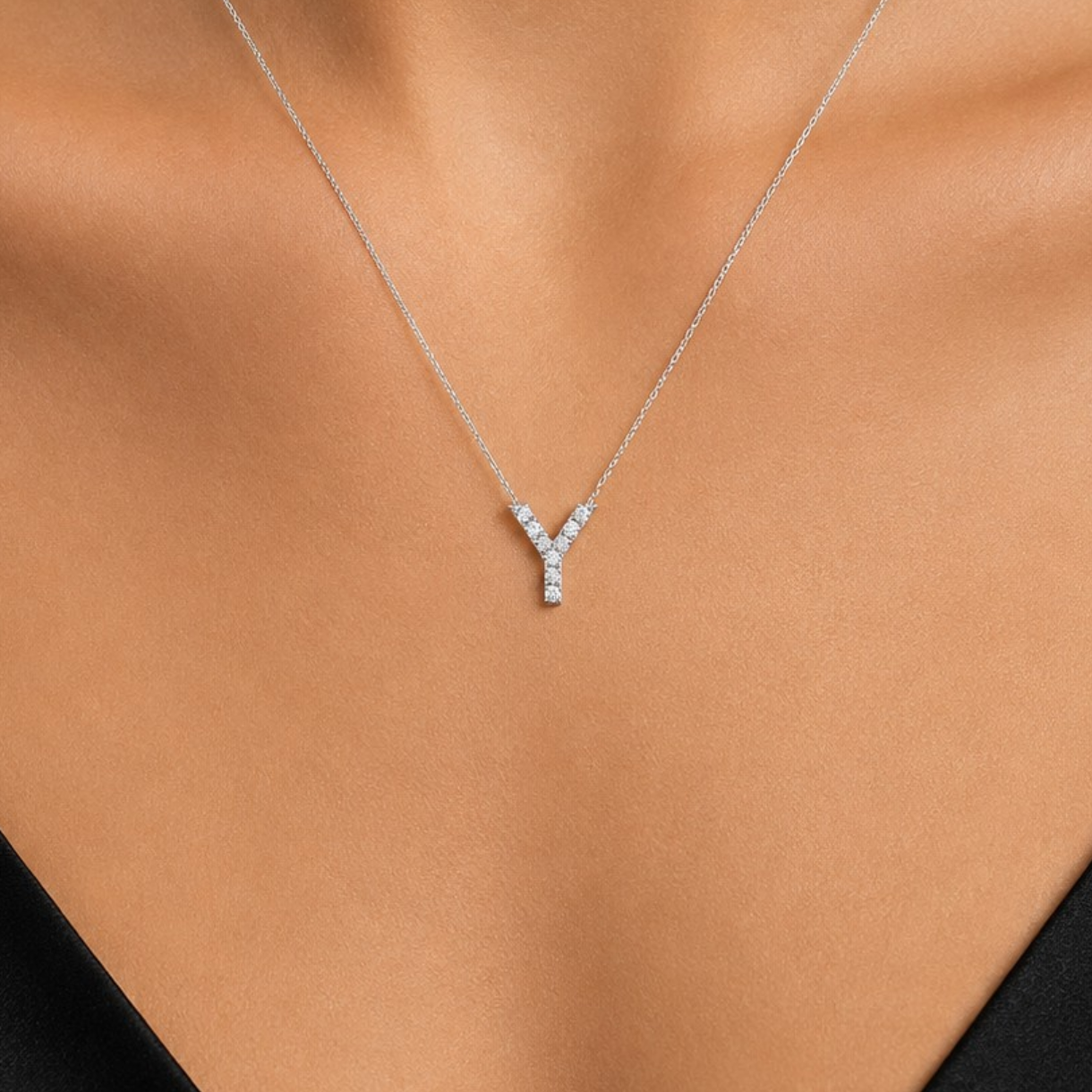 Kişiye Özel Y Harfli Mini 0.05 Karat Doğal Pırlanta Kolye