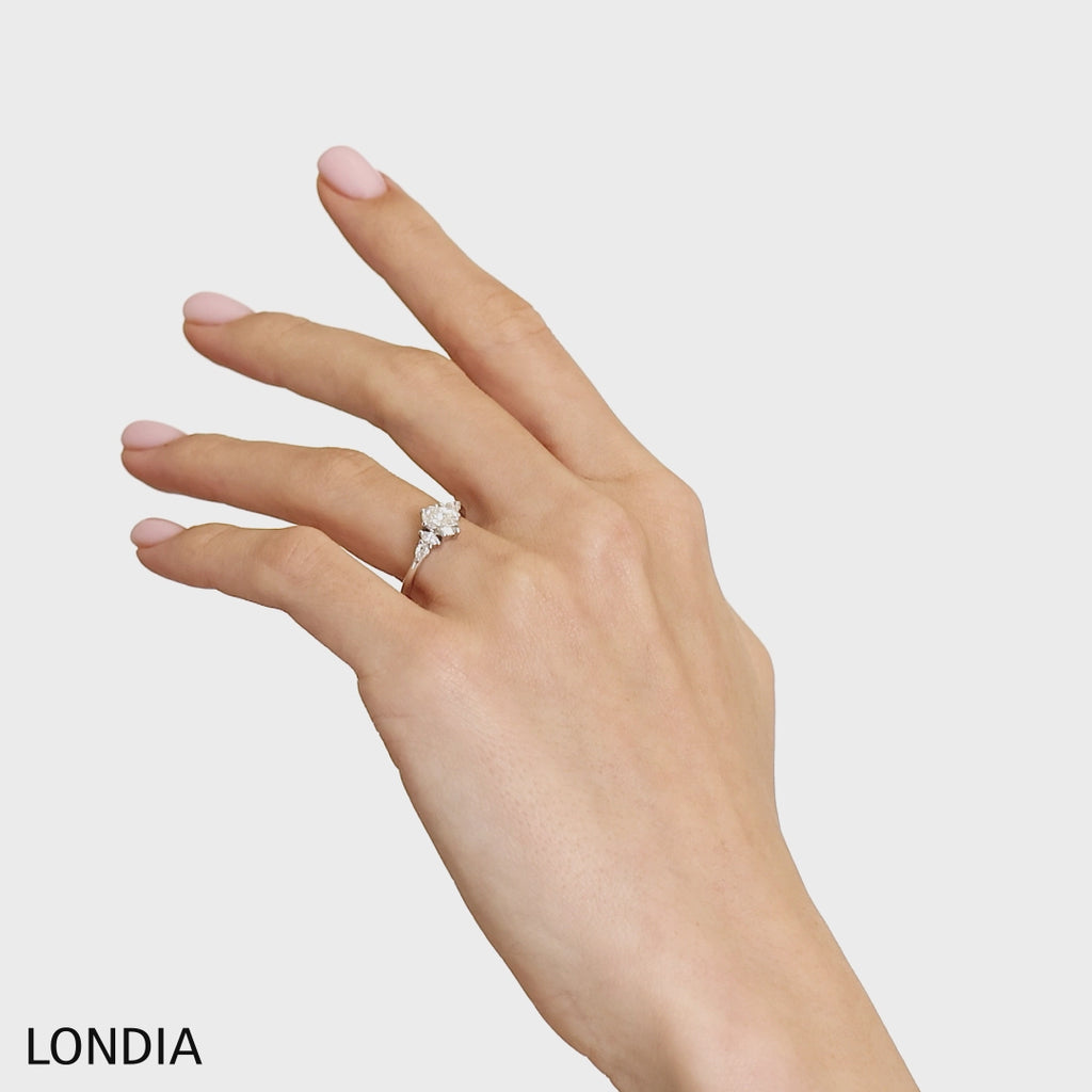 0.70 Ct. Doğal Oval Pırlanta Yan Taşlı Yüzük, 14 Ayar Altın