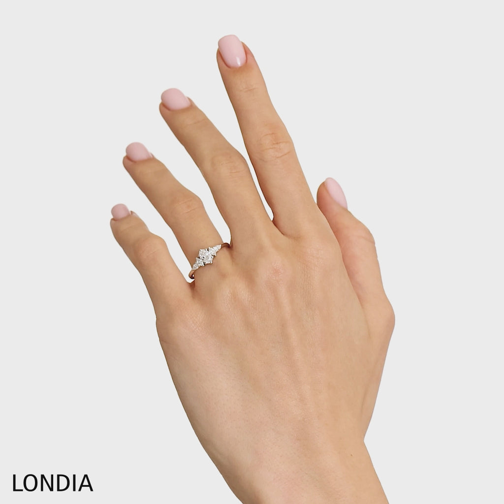0.80 Ct. Doğal Oval Pırlanta Yan Taşlı Yüzük, 14 Ayar Altın