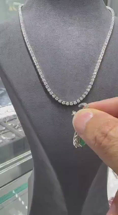 4.70 Karat Doğal Zümrüt ve Pırlanta Tasarım Charm Kolye