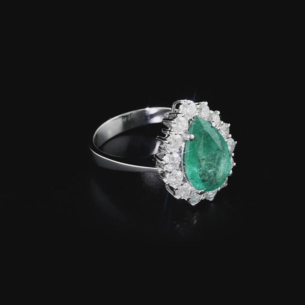 1,25 Ct Doğal Pırlanta ve 3,55 Ct Doğal Zümrüt Halo Yüzük 18K Altın