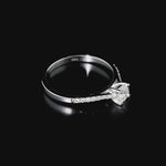 0.40 Ct. Doğal Pırlanta Yan Taşlı Tasarım Yüzük, 18 Ayar Altın