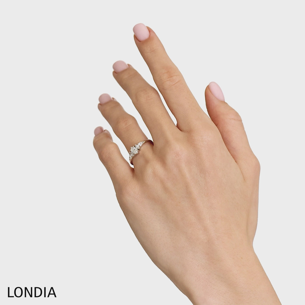 0.60 Ct. Doğal Oval Pırlanta Yan Taşlı Yüzük, 14 Ayar Altın